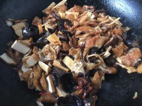 放入步骤8的所有食材。