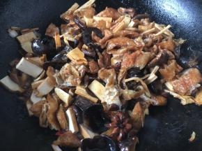 放入步骤8的所有食材。