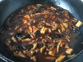 淋入1勺的花椒油提鲜即可。