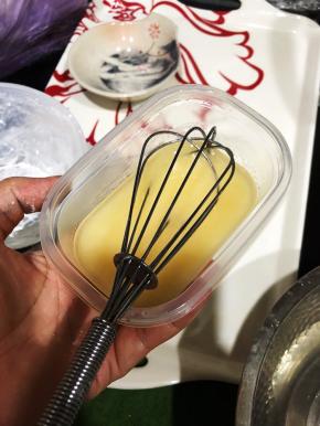 45克香蕉与60克玉米油充分混合均匀