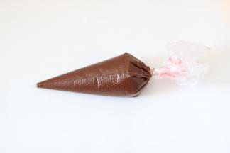 装入裱花袋冷藏半个小时。