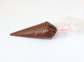 装入裱花袋冷藏半个小时。