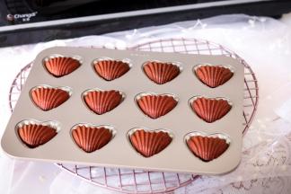 出炉脱模放凉。