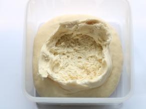 撕开种面，内部成肤质网状即代表发酵成功即可使用。