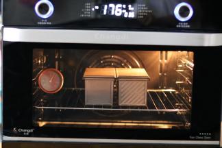 放入提前预热至170℃的烤箱 中层，烘烤40分钟，（以实际烤箱温度为准）长帝CRWF42NE自动预热系统，无需单独预热。