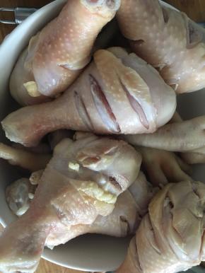 用热水烫一下。