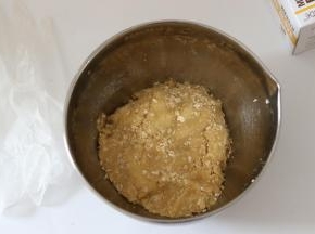 用手抓拌均匀