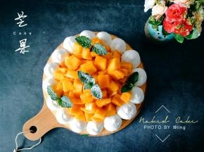 最后插几片薄荷叶装饰，还可以撒点糖粉