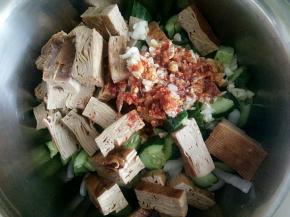 把热油浇在辣椒面上