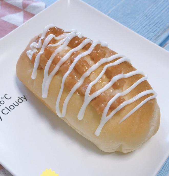 火腿粒沙拉面包