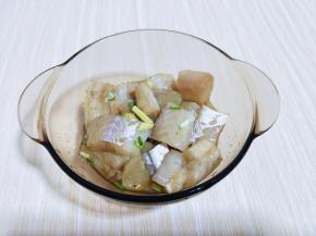 用筷子拌均匀，腌制20分钟。