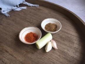 辅助食材：孜然、辣椒粉、葱、蒜。
