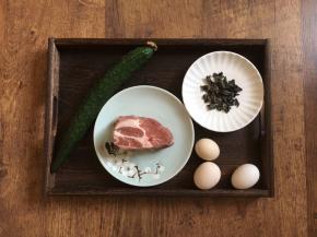 主要食材：猪肉、鸡蛋、木耳、黄瓜。