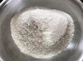 过筛后的米粉要呈细腻、松软状。