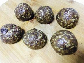 馅儿料六等分。