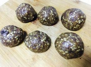 馅儿料六等分。