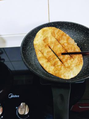 炸至两面金黄即可取出。