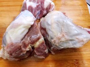 捞出沥干水后切大块