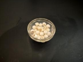 莲子提前浸泡两小时