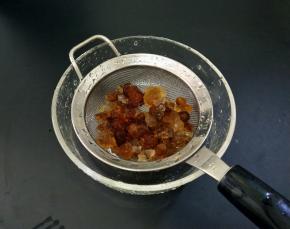 然后用流水冲洗出里面的杂质