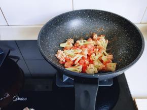 再加入焯水的有机花菜。