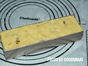 装入学厨WK9069模具中用保鲜膜包裹住放入冰箱冷冻两小时