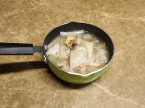 粉皮放入冬瓜羹里一起吃