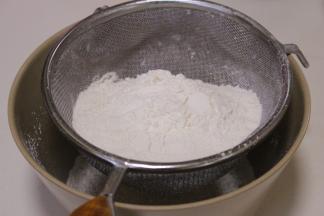 低筋面粉提前过筛