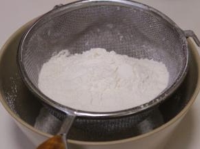 低筋面粉提前过筛