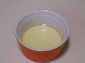 牛奶和玉米油混合