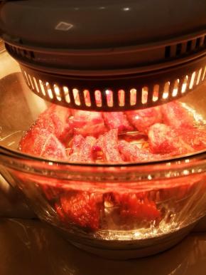 放入光波炉180度15分钟，然后翻面继续烤15分钟。