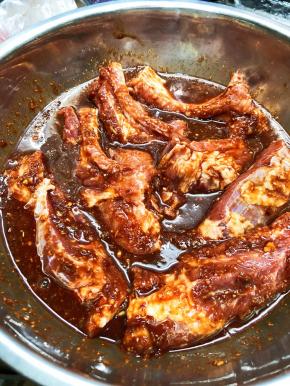 腌制至少四小时。