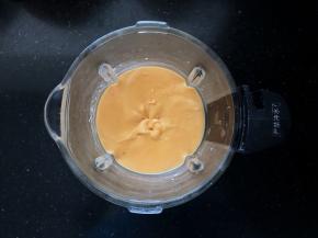 打成细腻的果酱奶油糊。