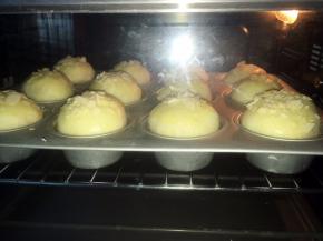 入烤箱烤20分钟，表面上色即可