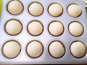 发酵好的面团明显比之前膨胀了好多