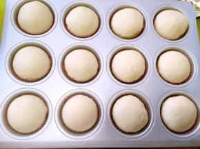 发酵好的面团明显比之前膨胀了好多