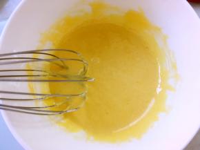 用蛋抽搅拌均匀，无干粉颗粒