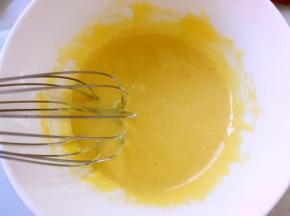 用蛋抽搅拌均匀，无干粉颗粒