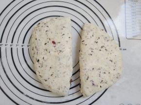 将面团分成两份