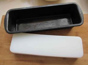 放冰箱冷藏，吃的时候直接倒在案板上。