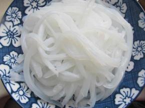 这一块凉粉可以做两盘。