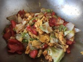 最后放一小捏糖提鲜即可。