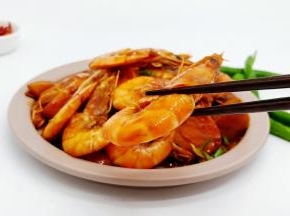 就尝了一下大虾外壳，就很香了!