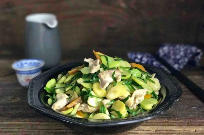 韭菜蚕豆米炒肉