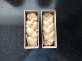 13、发酵至7分满模的状态。