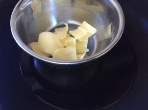 黄油隔热水融化
