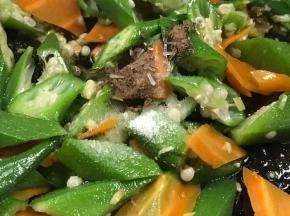 调入盐、胡椒粉和味精，翻炒均匀