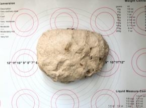 7、取出轻轻按压排一下气。