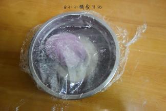 低筋面粉或者普通面粉都可以加入紫薯混合
