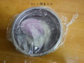 低筋面粉或者普通面粉都可以加入紫薯混合